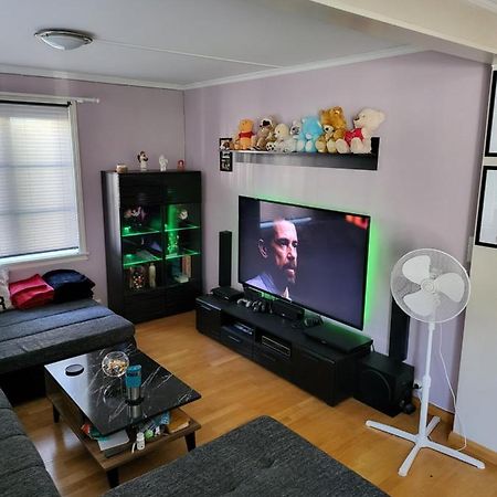 Apartamento Sentrumsleilighet Med Gratis Parkering Til Leie Arendal Exterior foto